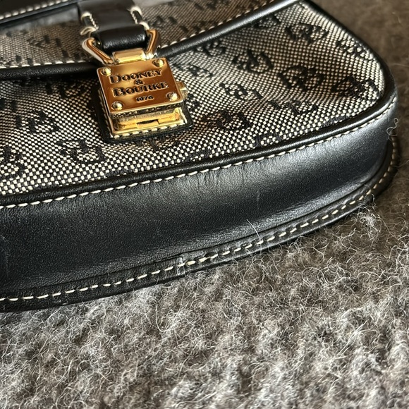 Dooney credit card coin clutch - Picture 2 of 4